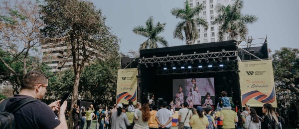 Celebración de los 213 años de independencia de Colombia en Lima