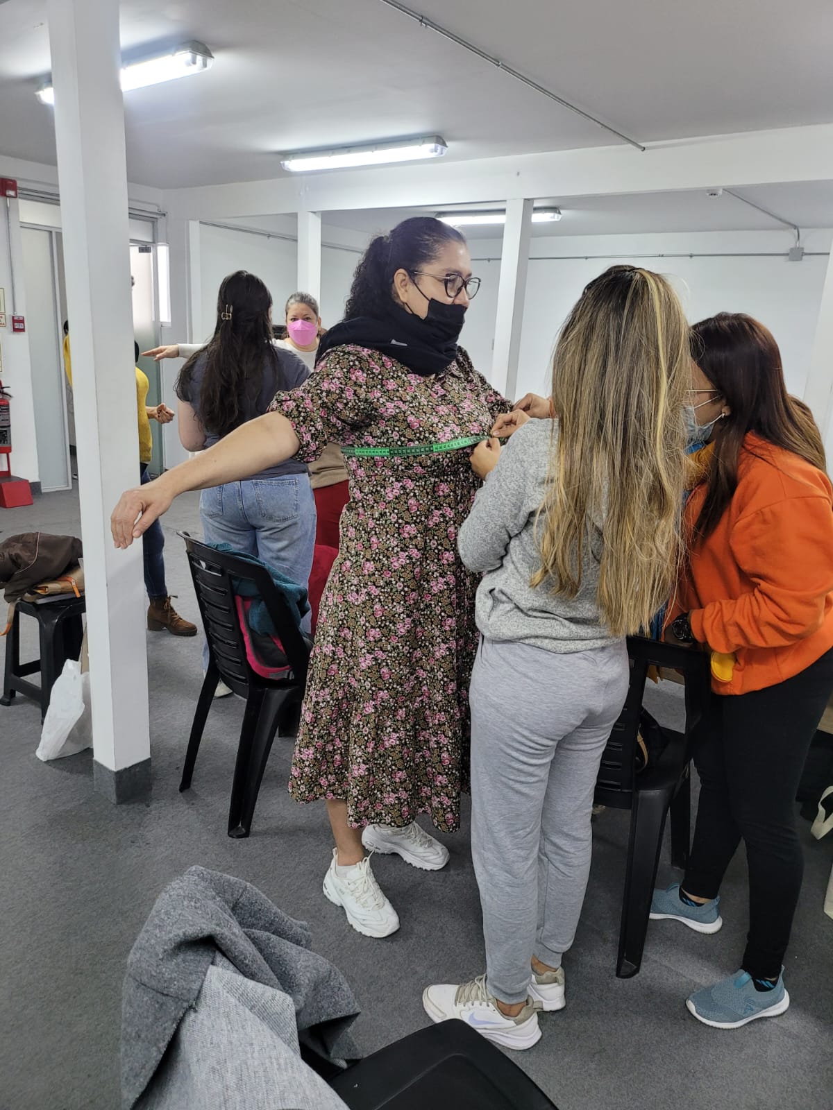 Inició el curso Cosiendo Sueños organizado por el Consulado de Colombia en Lima