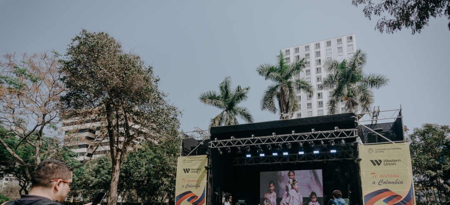 Celebración de los 213 años de independencia de Colombia en Lima