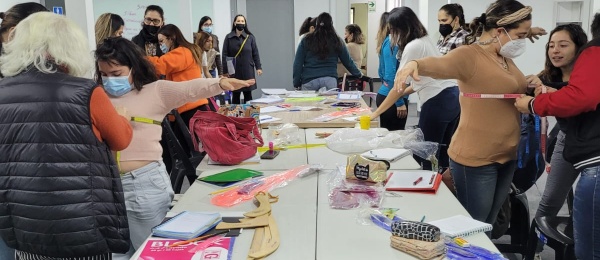 Inició el curso Cosiendo Sueños organizado por el Consulado de Colombia en Lima